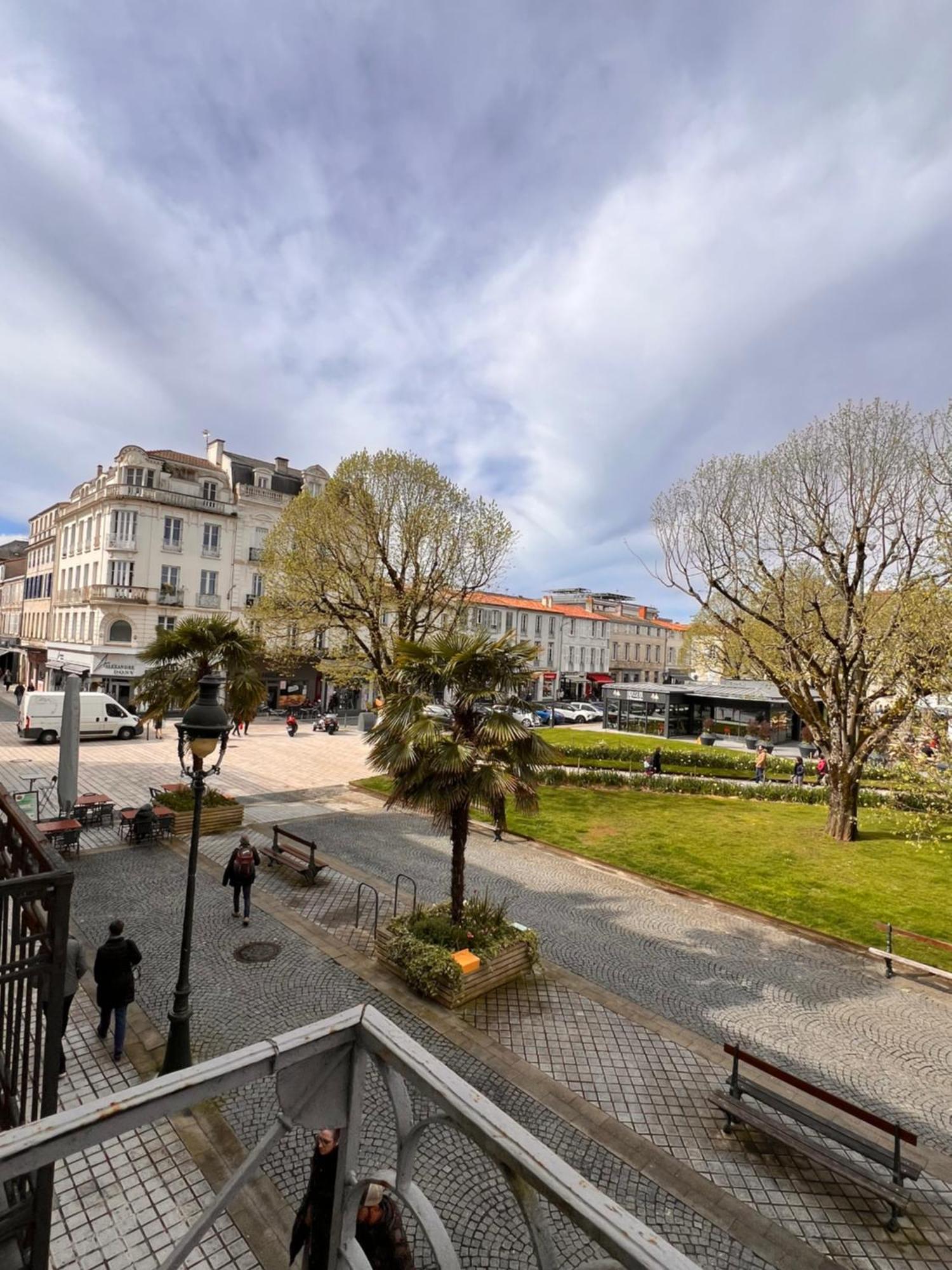 La Colbertine - Charming Apartment In Place Colbert Rochefort  Luaran gambar